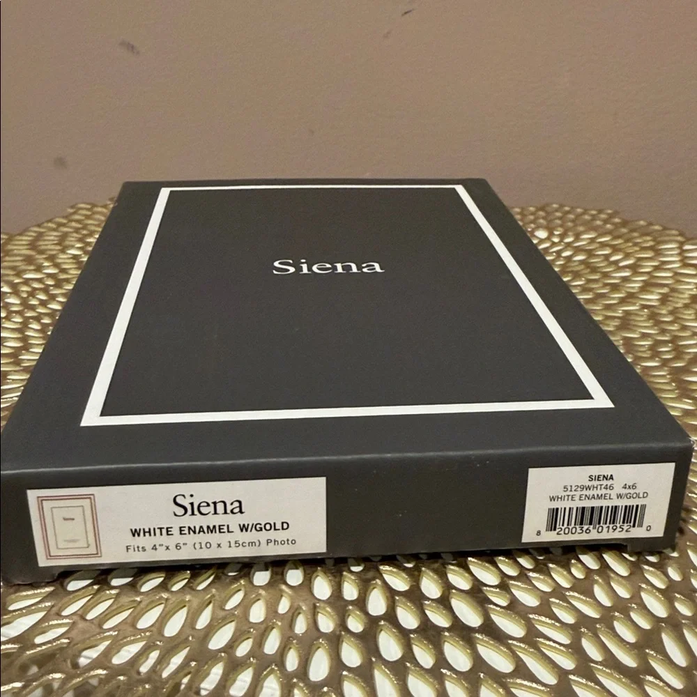 Siena White Enamel with Gold Frame, 4” x 6”